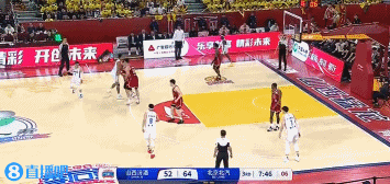 精妙配合！陈盈骏转圈妙传 加尼尤掩护后下顺转身压哨上篮！